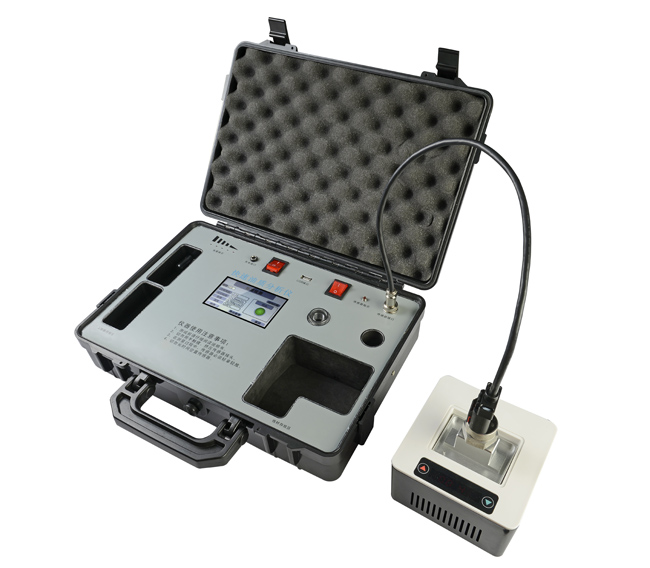 快速油品分析儀可在5分鐘內(nèi)檢測(cè)出油品的污染程度。