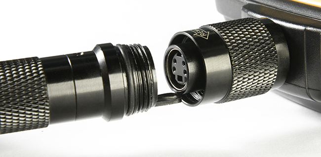 WIE經(jīng)濟(jì)型內(nèi)窺鏡采用螺旋式鎖扣設(shè)計(jì)，軟管更換方便隨心，一臺(tái)主機(jī)可更換多種鏡頭